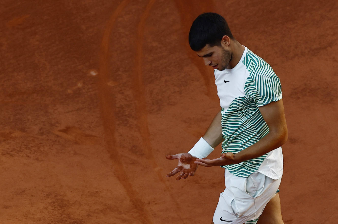 Alcaraz vence a Musetti en Roland Garros