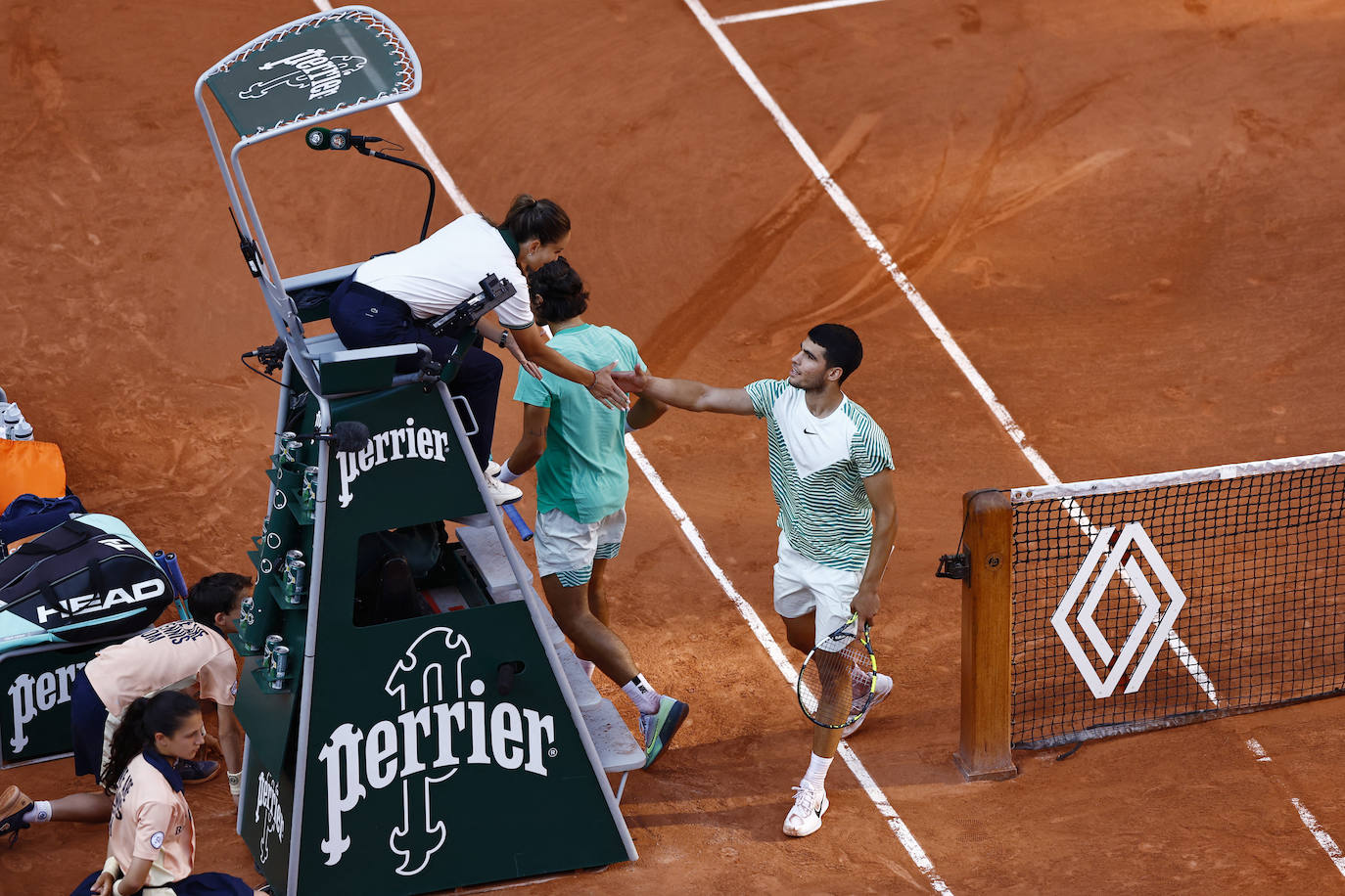 Alcaraz vence a Musetti en Roland Garros