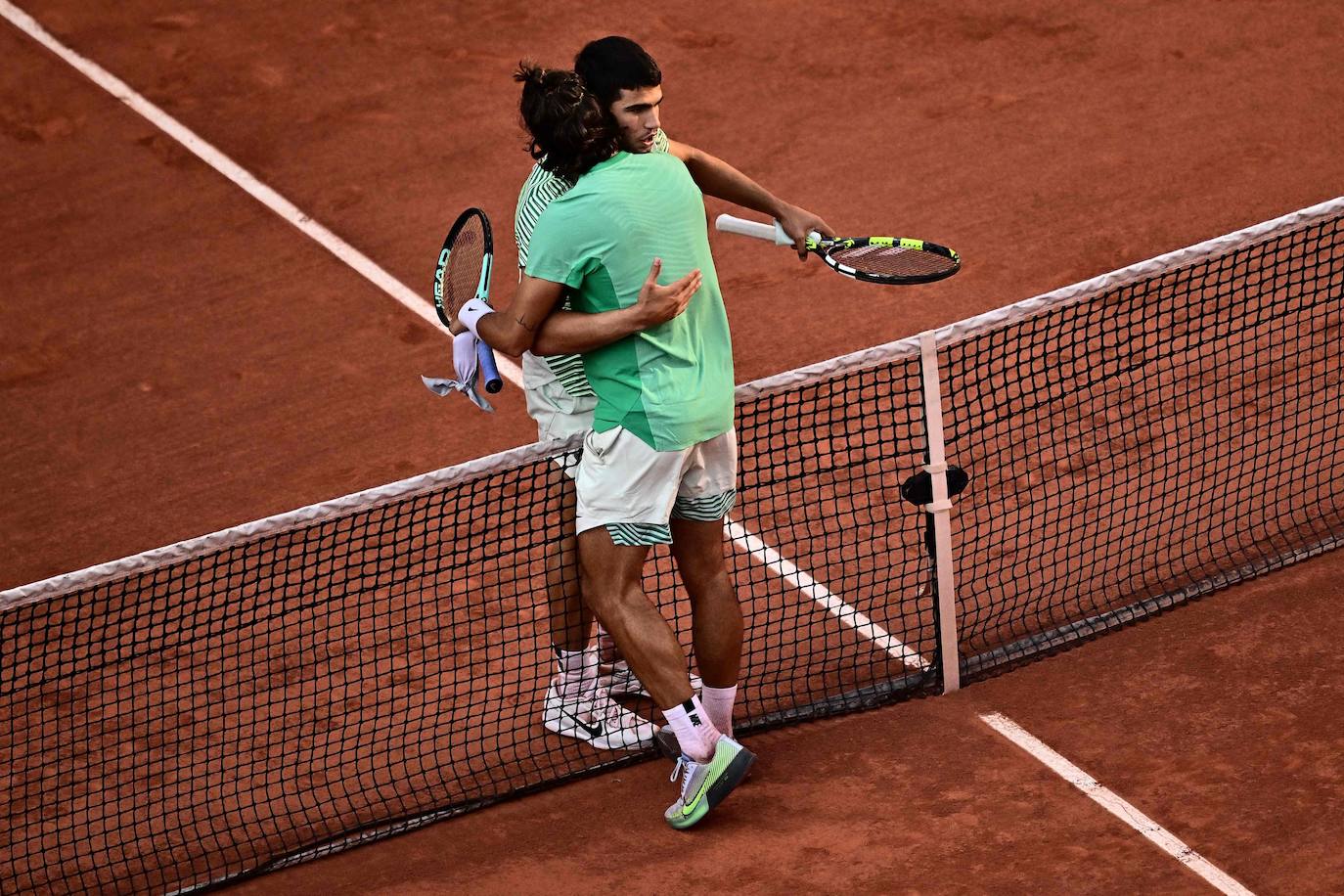 Alcaraz vence a Musetti en Roland Garros