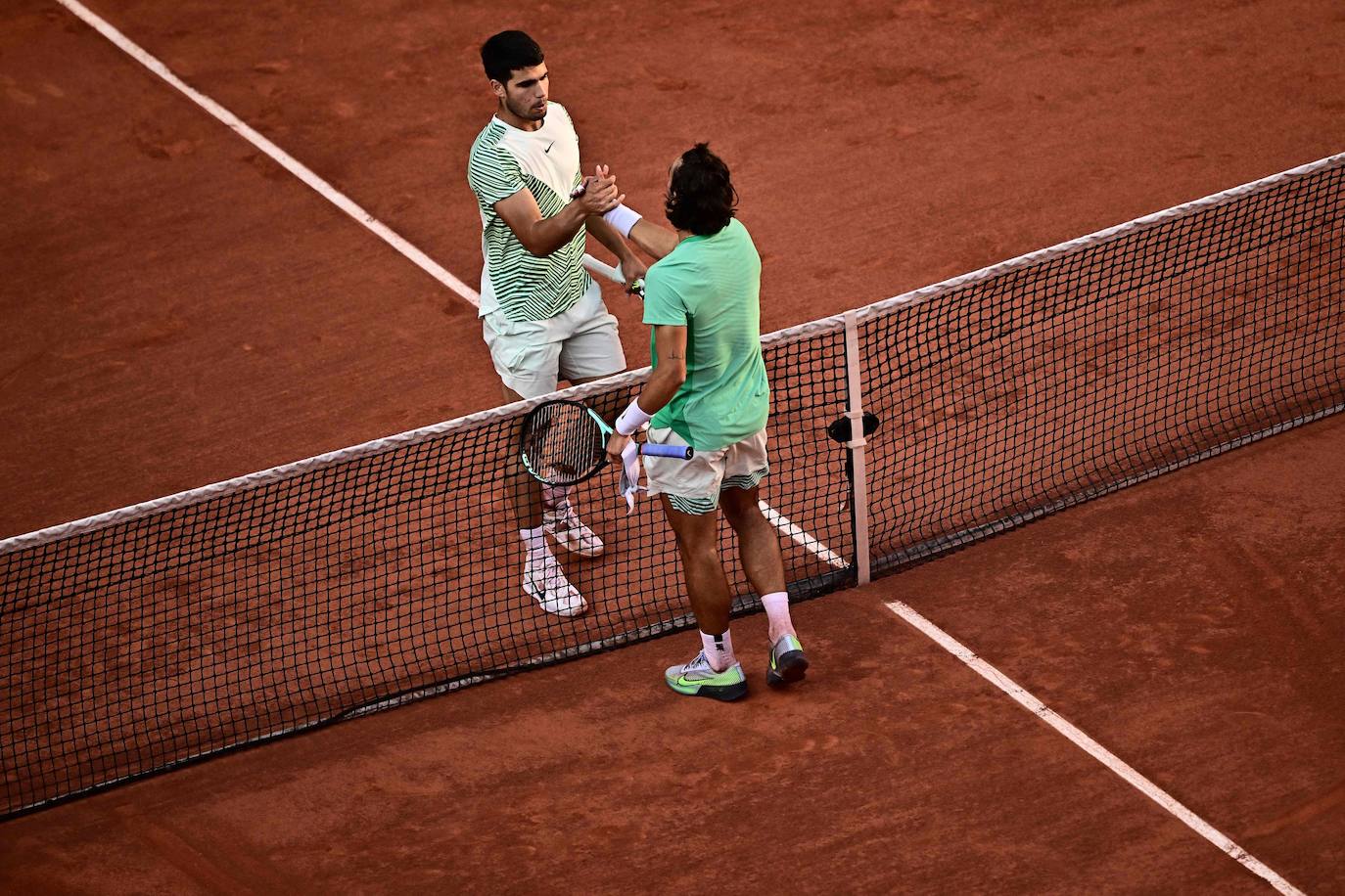 Alcaraz vence a Musetti en Roland Garros