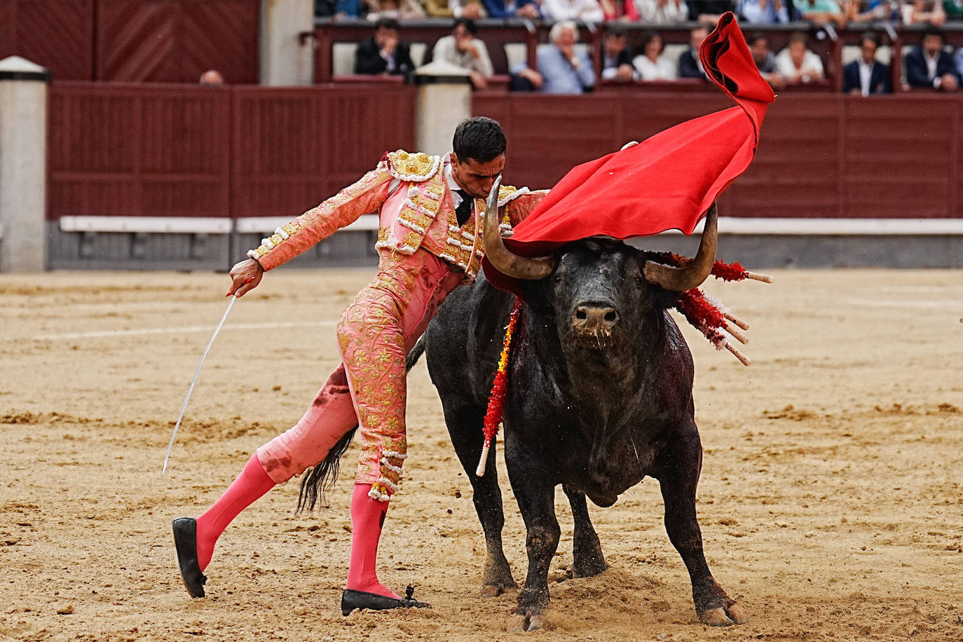La corrida de Paco Ureña en la Feria de San Isidro en Las Ventas, en imágenes