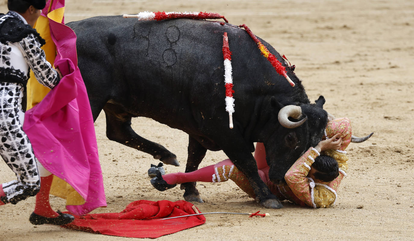 La corrida de Paco Ureña en la Feria de San Isidro en Las Ventas, en imágenes