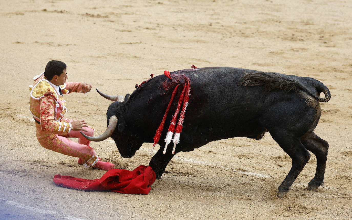 La corrida de Paco Ureña en la Feria de San Isidro en Las Ventas, en imágenes