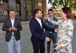 Isabel Franco saluda en Murcia a Mario Gómez el 9 de marzo de 2019, el día siguiente a las elecciones primarias, ante sus entonces compañeros de Ciudadanos Miguel Garaulet y Miguel López Morell.
