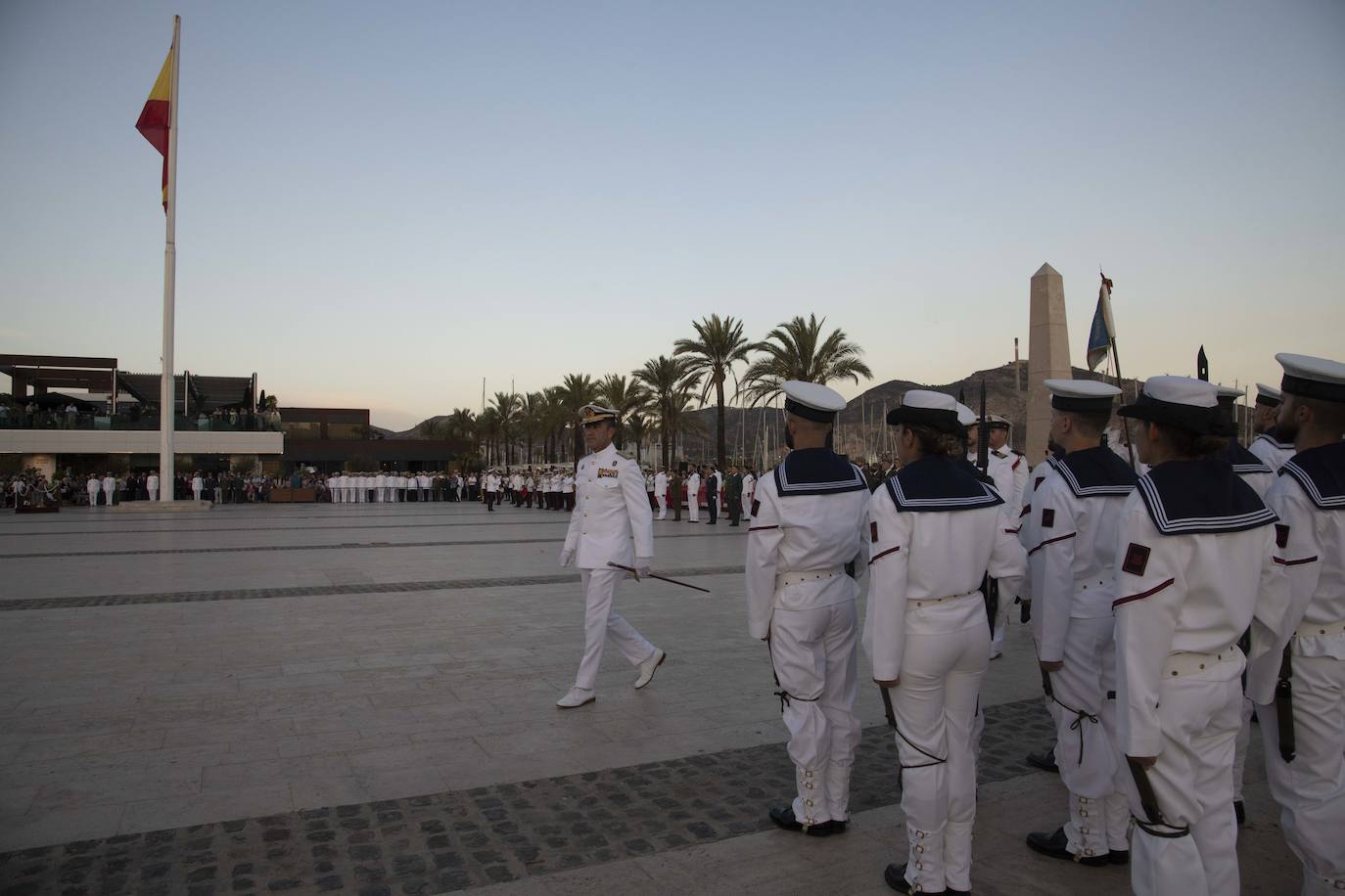 Los militares homenajean a la Bandera en Cartagena