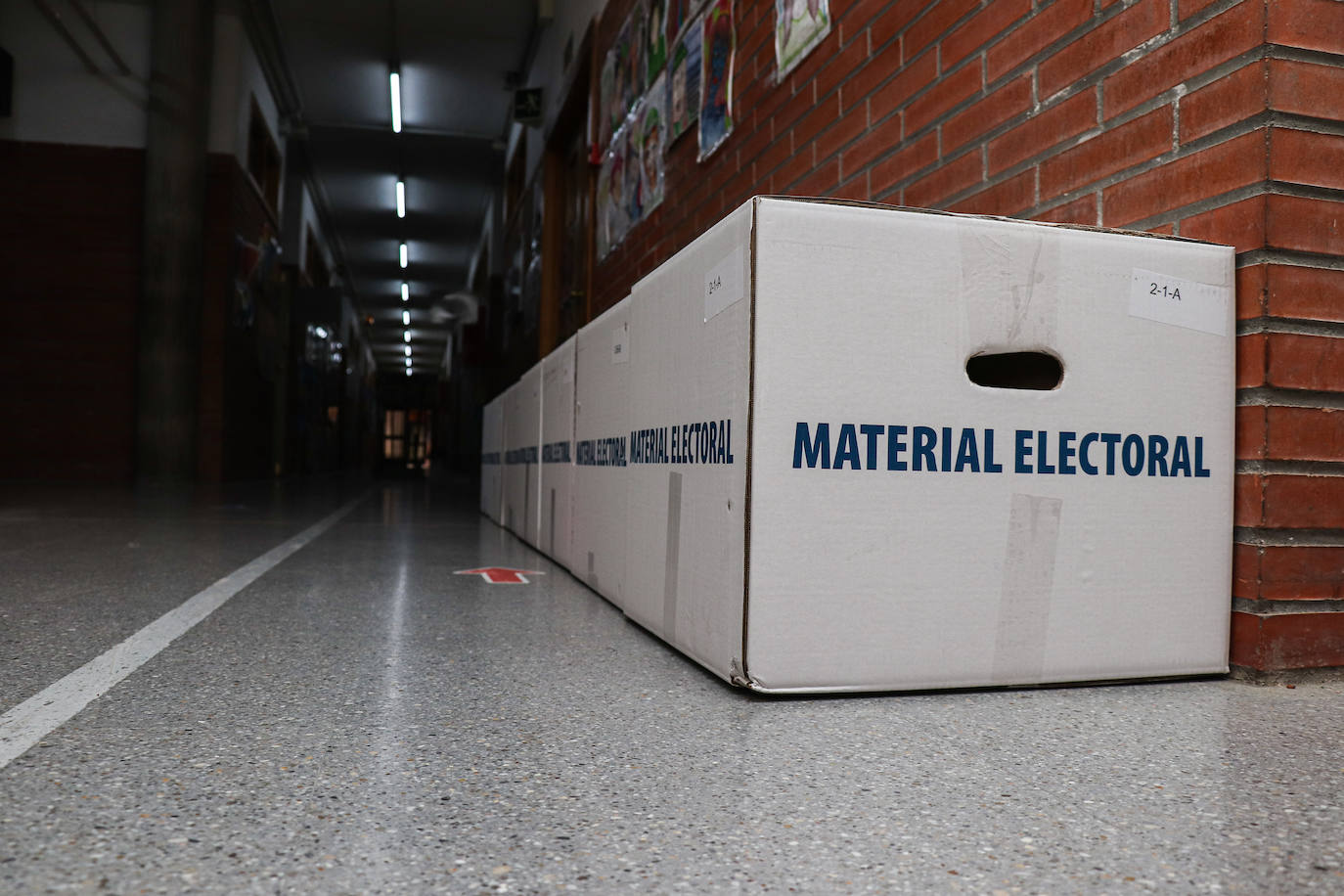 Cajas con papeletas, en una foto de archivo.
