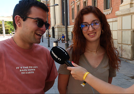 Dos jóvenes respondern a qué es lo que más les gusta de la Región de Murcia.