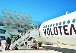 Llegada de un vuelo de Volotea desde el norte de España al aeropuerto de la Región de Murcia, en 2019.