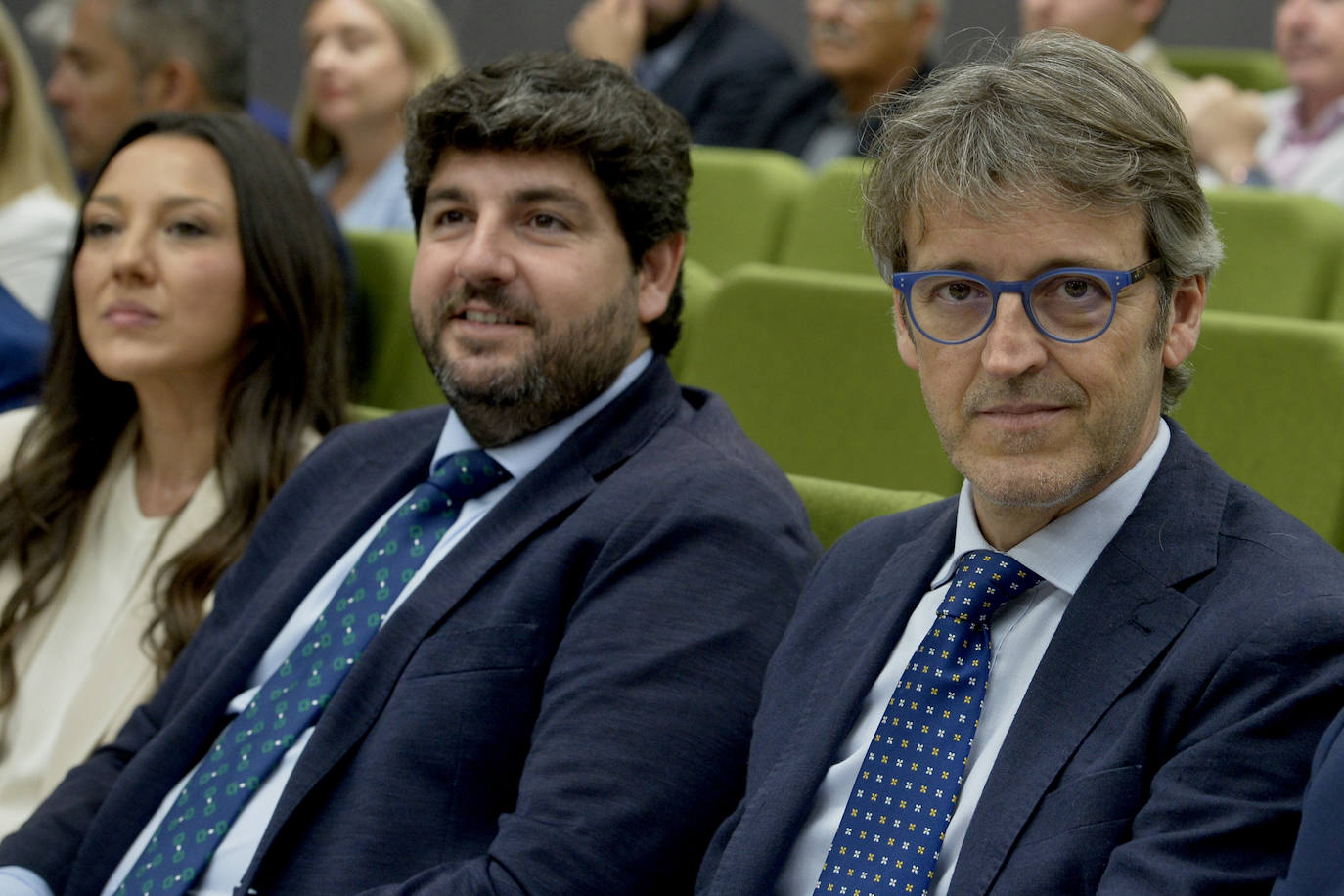 Los diputados regionales recogen sus credenciales