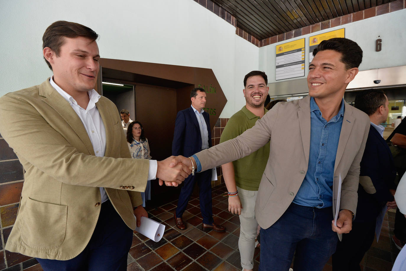 Los diputados regionales recogen sus credenciales