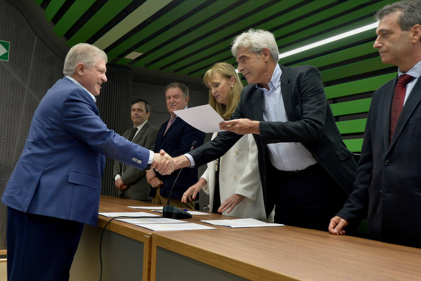 Los diputados regionales recogen sus credenciales