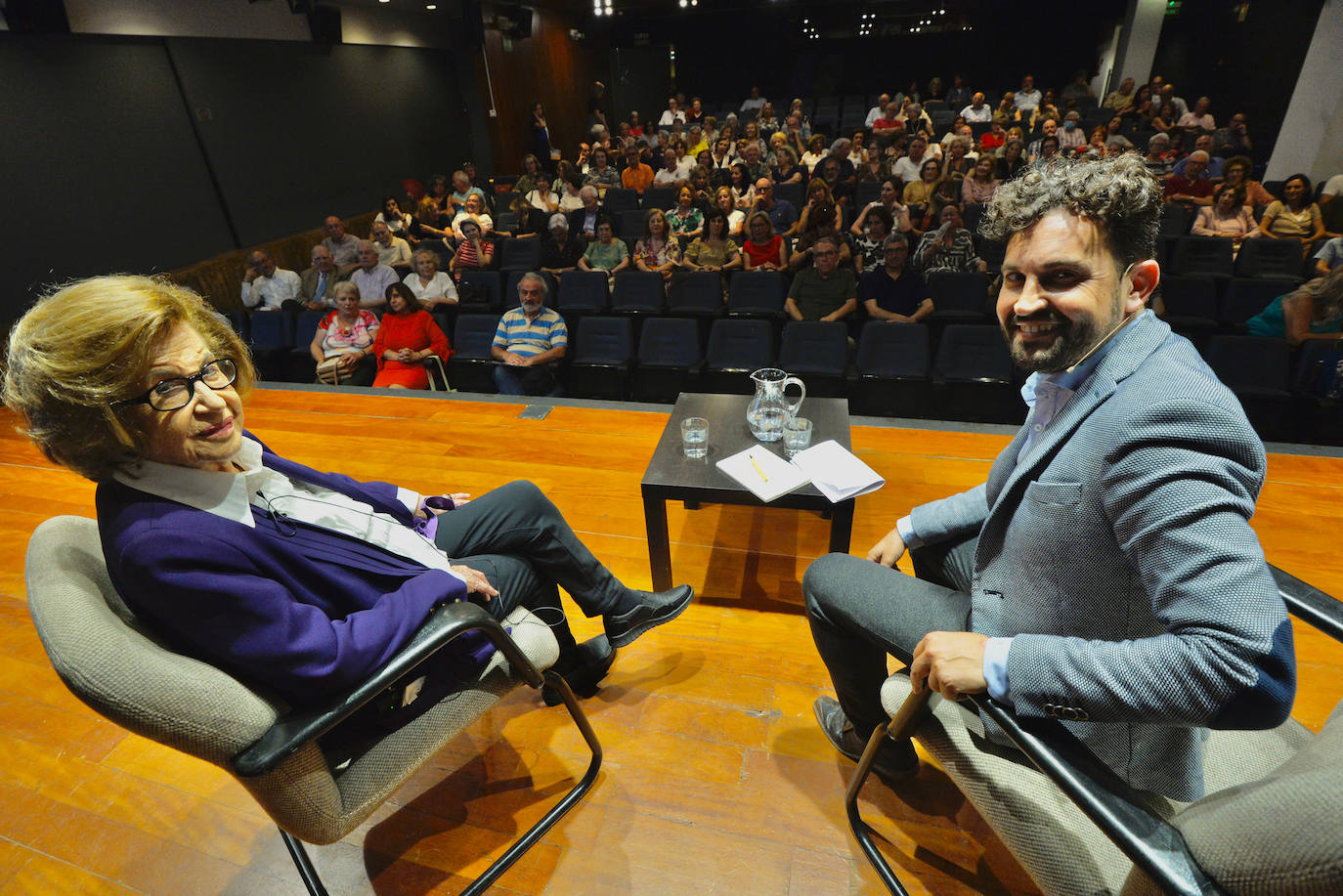 Dionisia García cierra la temporada del Aula de Cultura