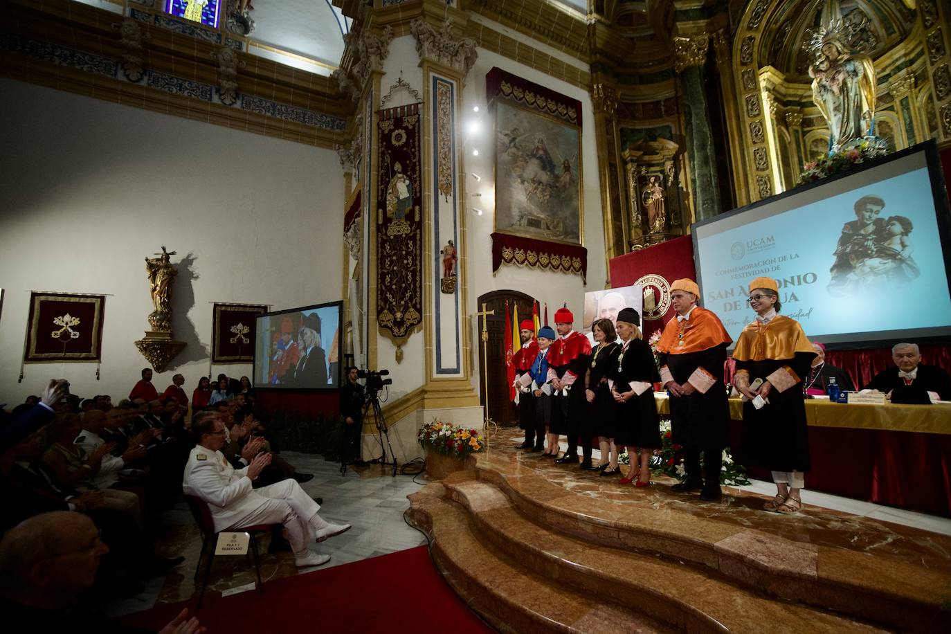 El acto de la UCAM por el día de San Antonio, en imágenes
