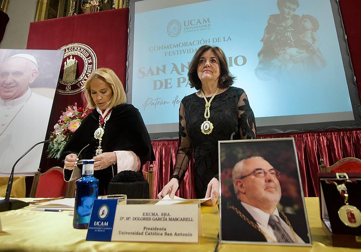 El acto de la UCAM por el día de San Antonio, en imágenes