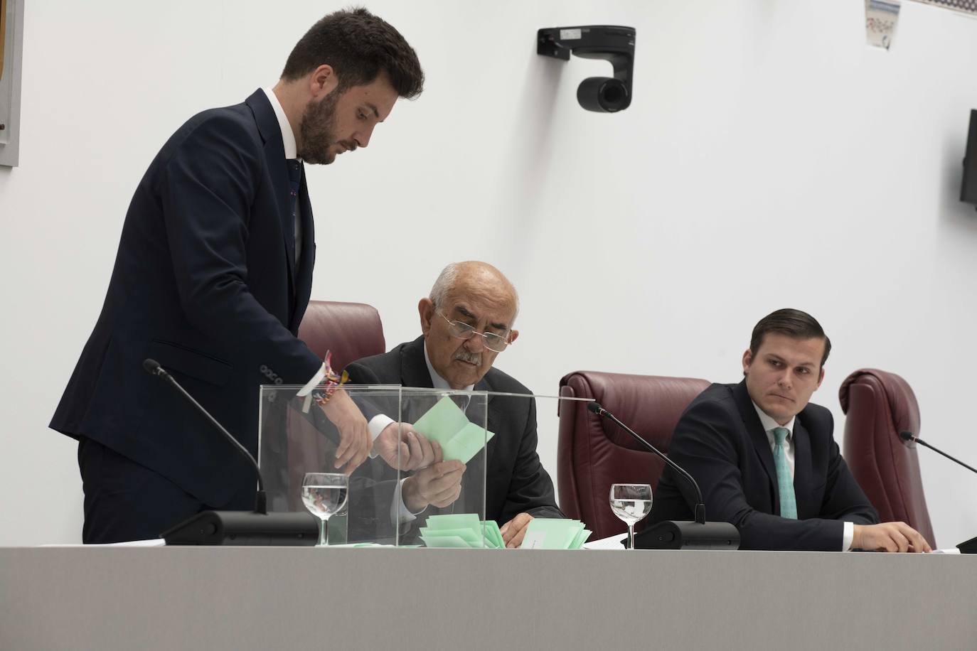 La constitución de la Asamblea Regional, en imágenes