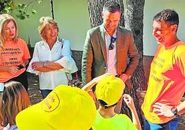 Participantes en el encuentro, ayer, en el colegio Basilio Sáez.