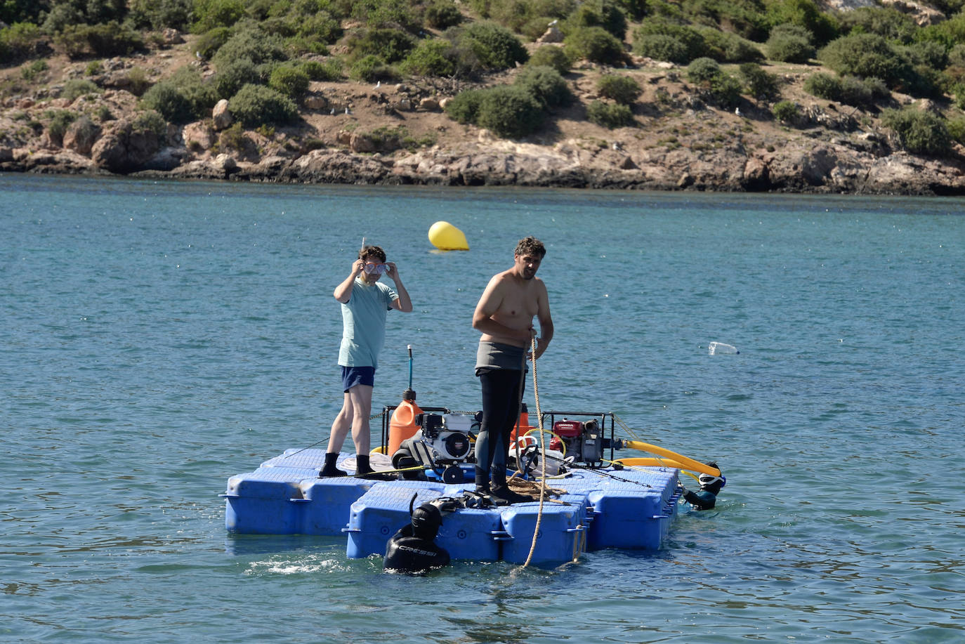 Los arqueólogos examinan ya el barco fenicio de Mazarrón