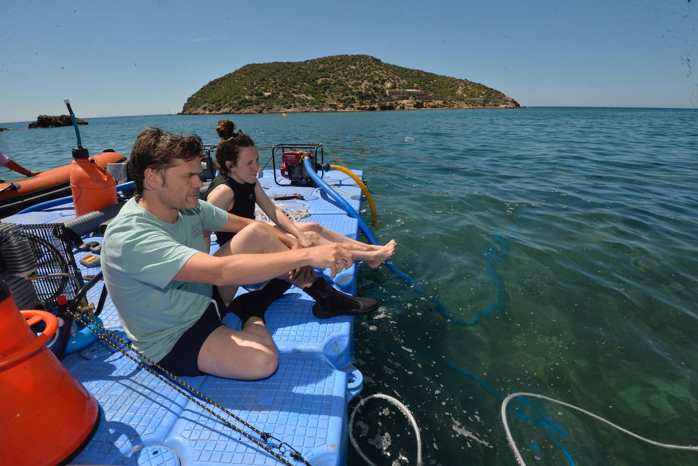 Los arqueólogos examinan ya el barco fenicio de Mazarrón