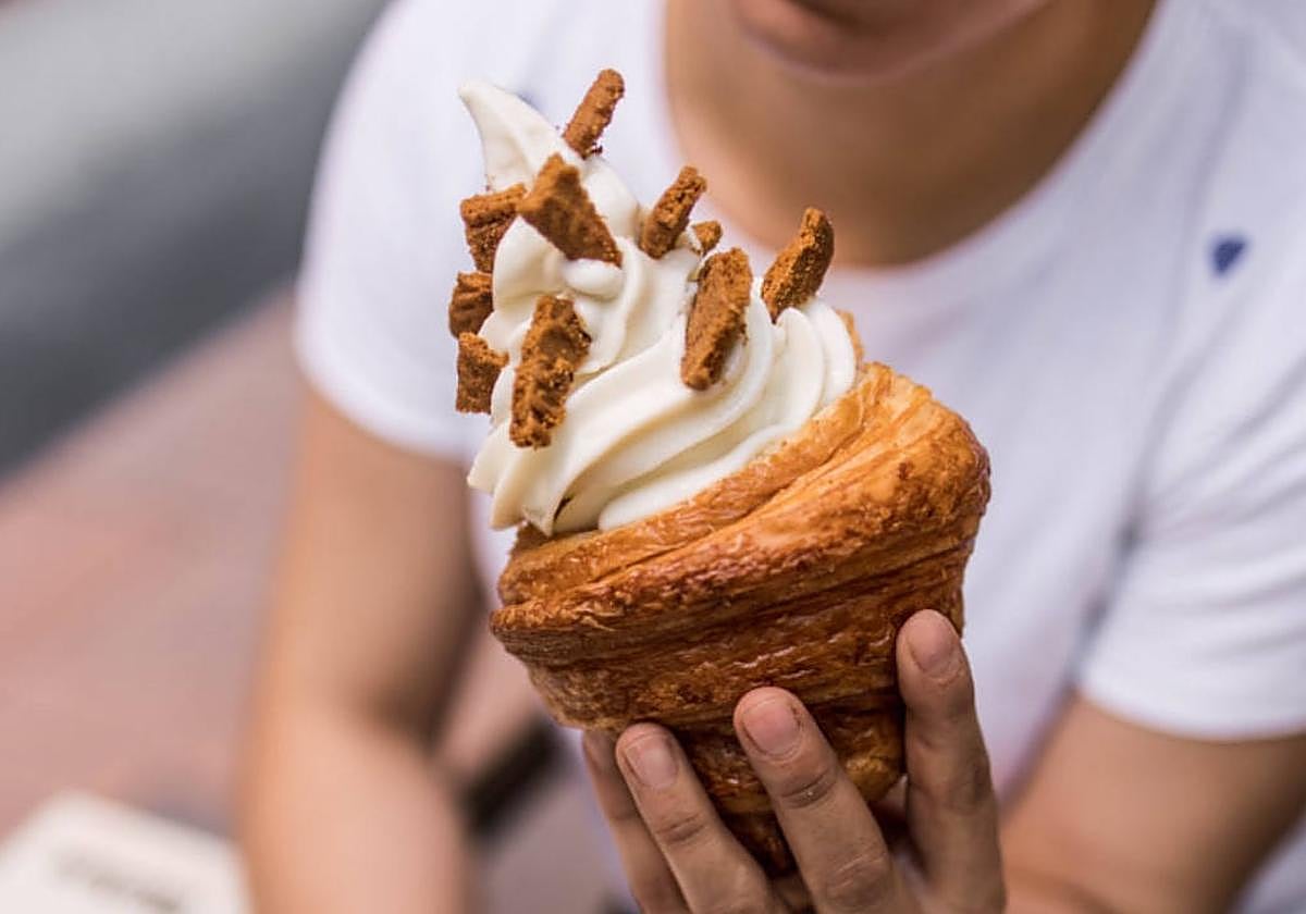 Croissant con helado de Mayson Kayser.