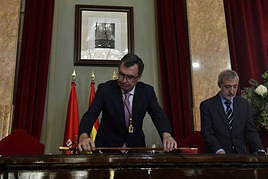 José Ballesta recupera el bastón de mando del Ayuntamiento de Murcia