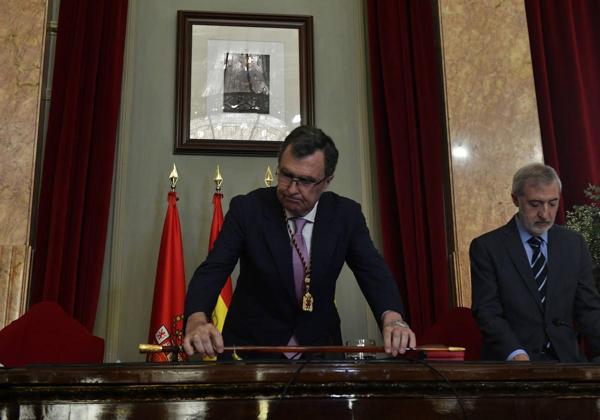 José Ballesta recupera el bastón de mando del Ayuntamiento de Murcia