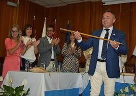 Juan Pascual Soria, con el bastón de mando, este sábado.