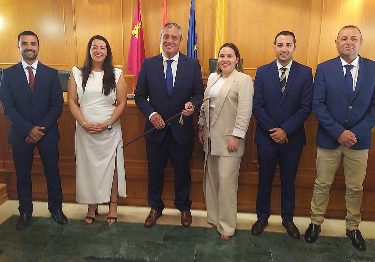 El nuevo equipo de gobierno de Pliego, este sábado.