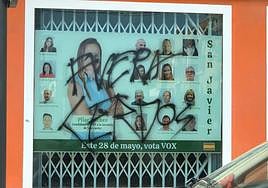 Imagen de una de las pintadas que han aparecido en la sede de Vox en San Javier.