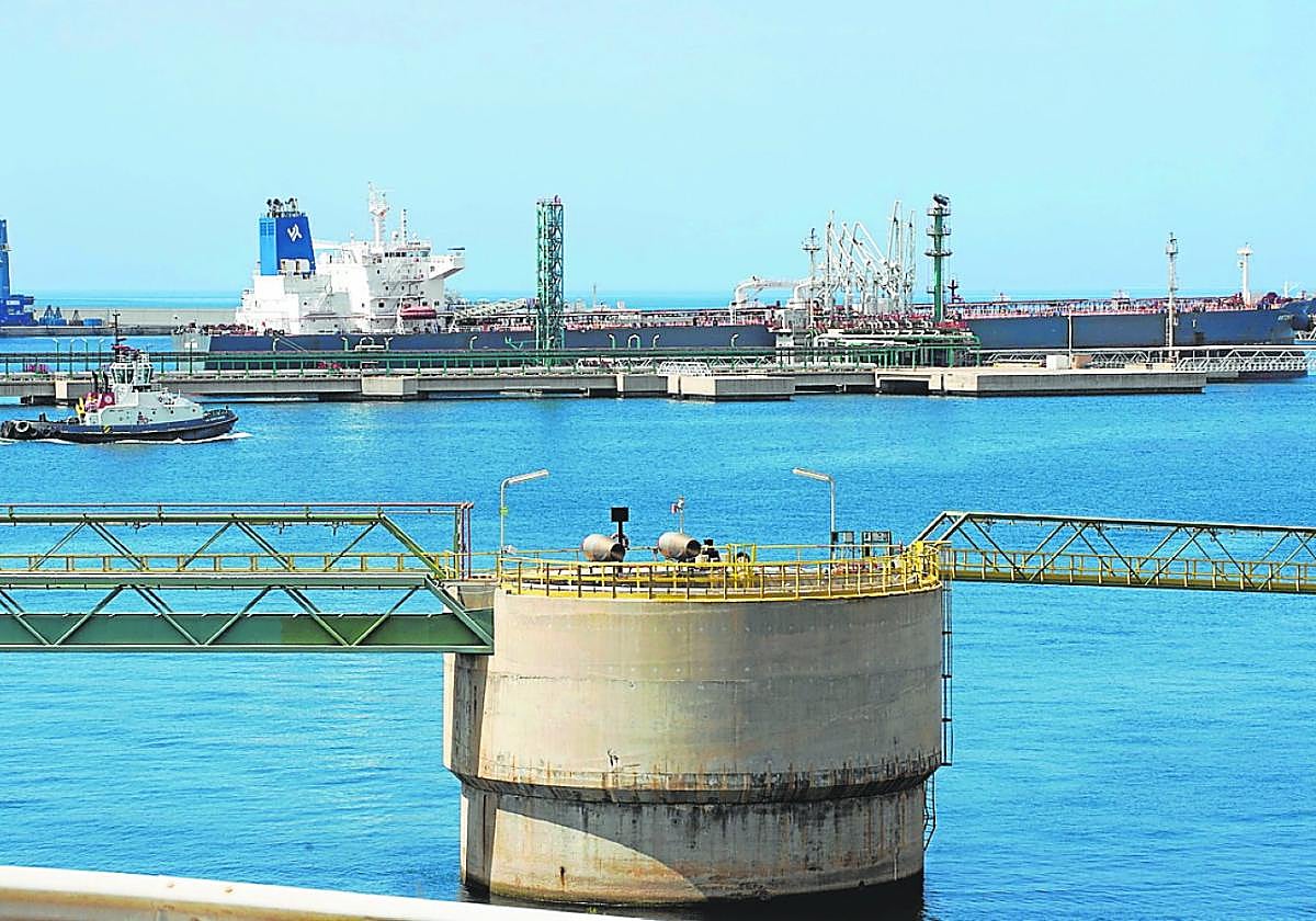 Un petrolero, en los muelles de Escombreras, en una fotografía de archivo.
