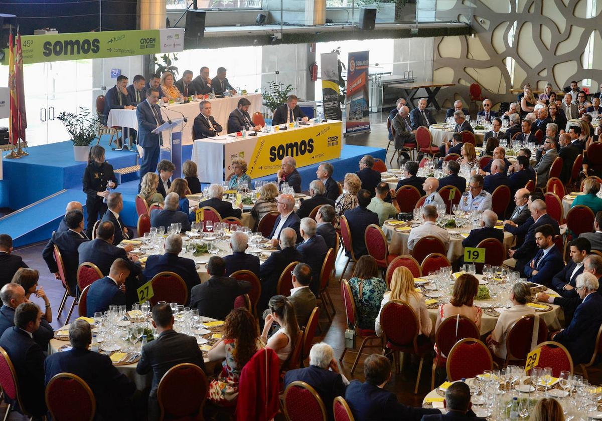 Despedidas y homenajes en la asamblea general de Croem