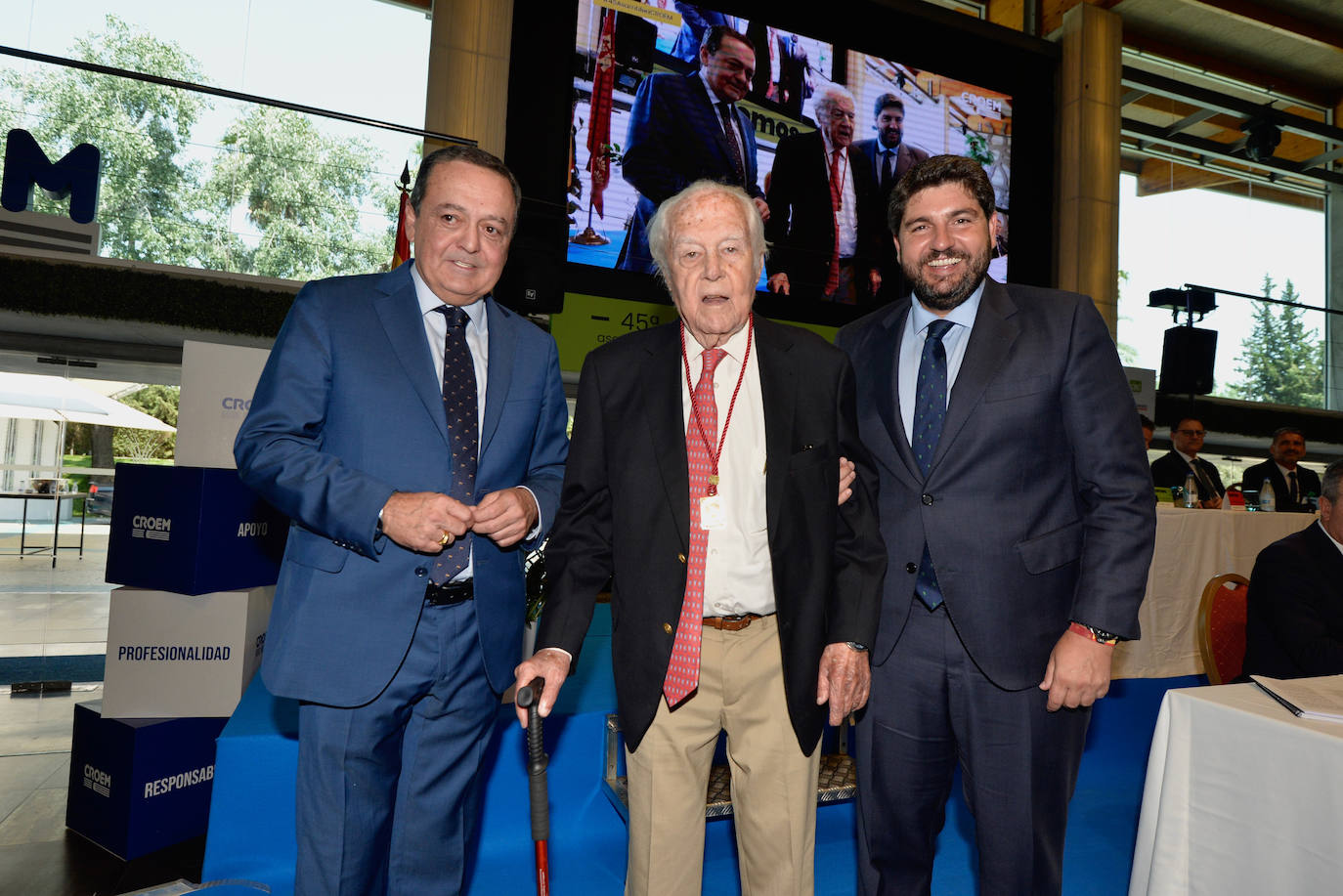 Despedidas y homenajes en la asamblea general de Croem