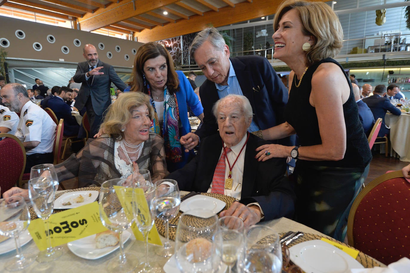 Despedidas y homenajes en la asamblea general de Croem