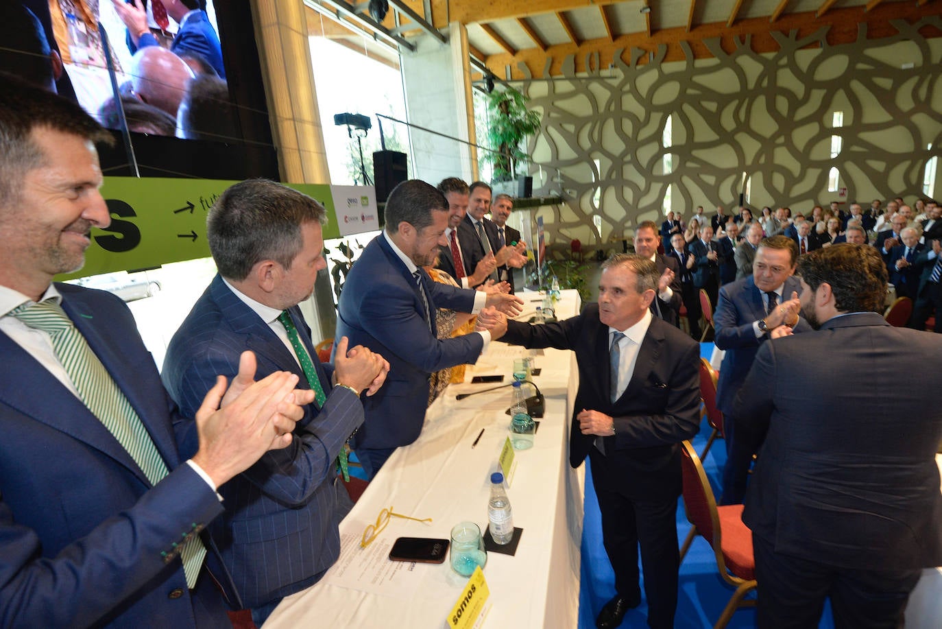 Despedidas y homenajes en la asamblea general de Croem