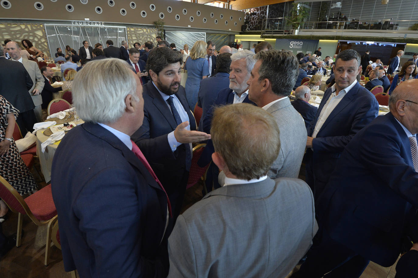 Despedidas y homenajes en la asamblea general de Croem