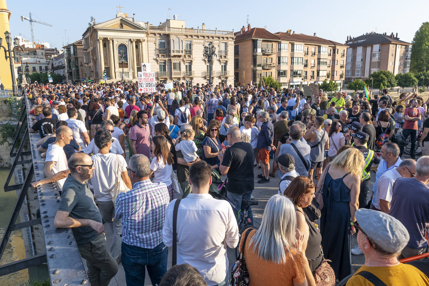 Protesta en el Puente de los Peligros de Murcia
