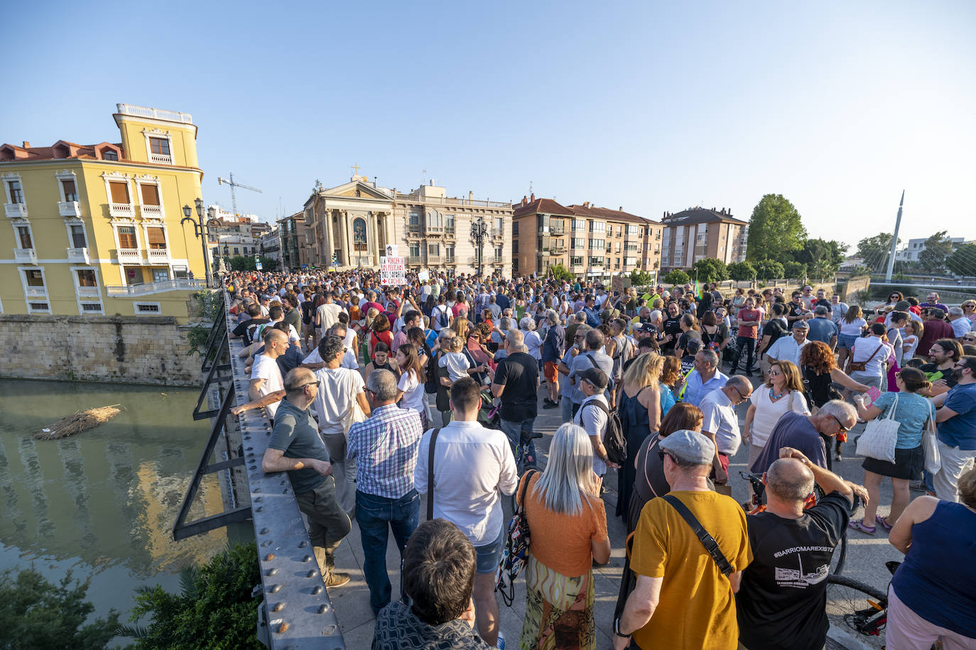 Protesta en el Puente de los Peligros de Murcia