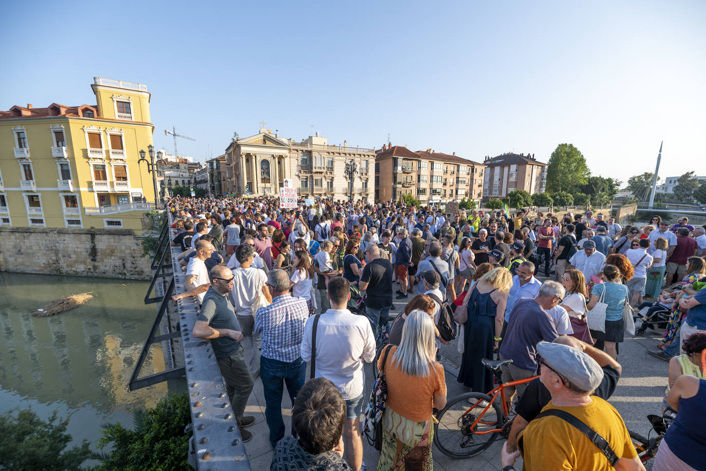 Protesta en el Puente de los Peligros de Murcia