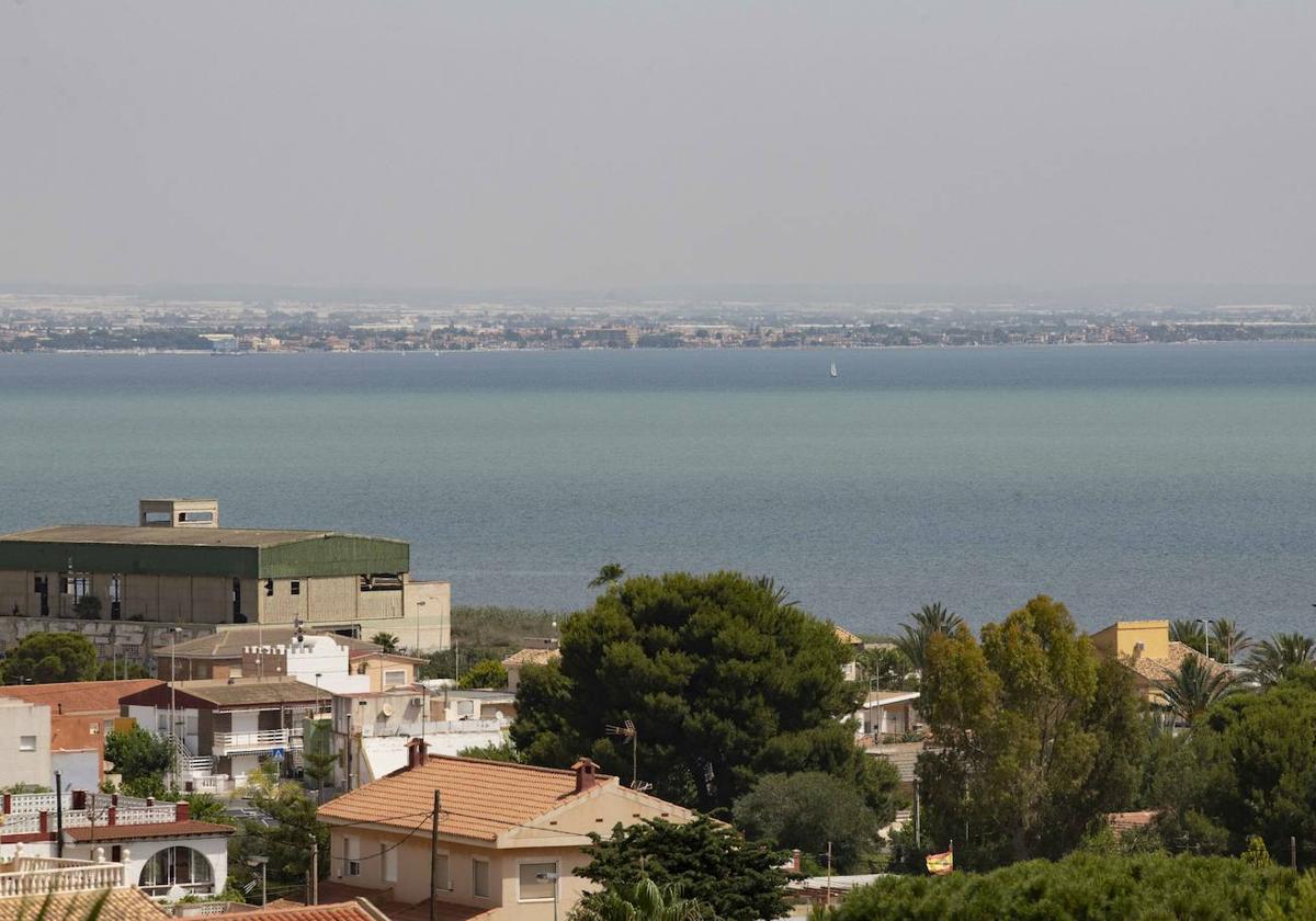 La mancha blanquecina del Mar Menor, en una fotografía tomada el 19 de mayo.