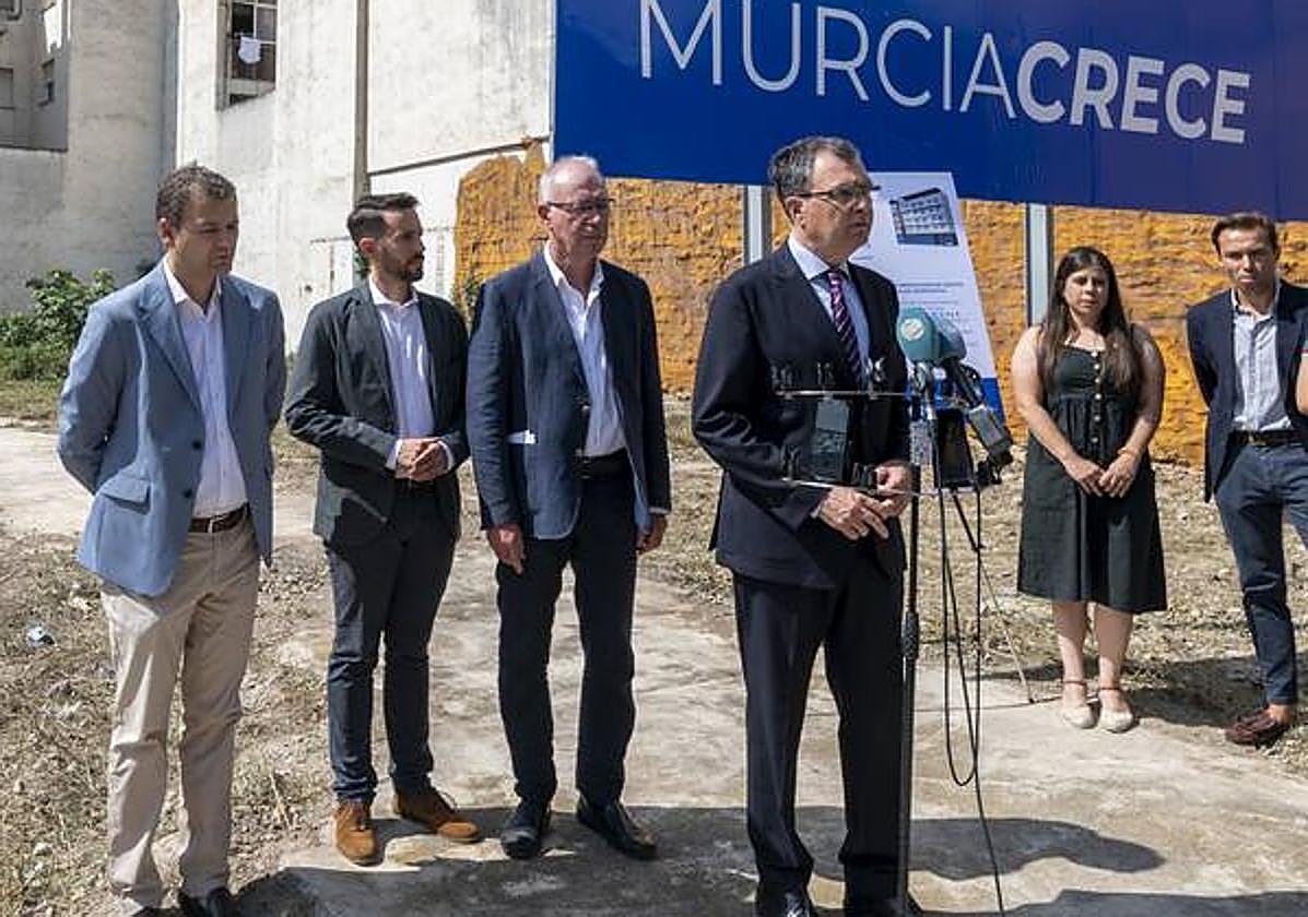 Ballesta presenta el nuevo edificio en Puente Tocinos.