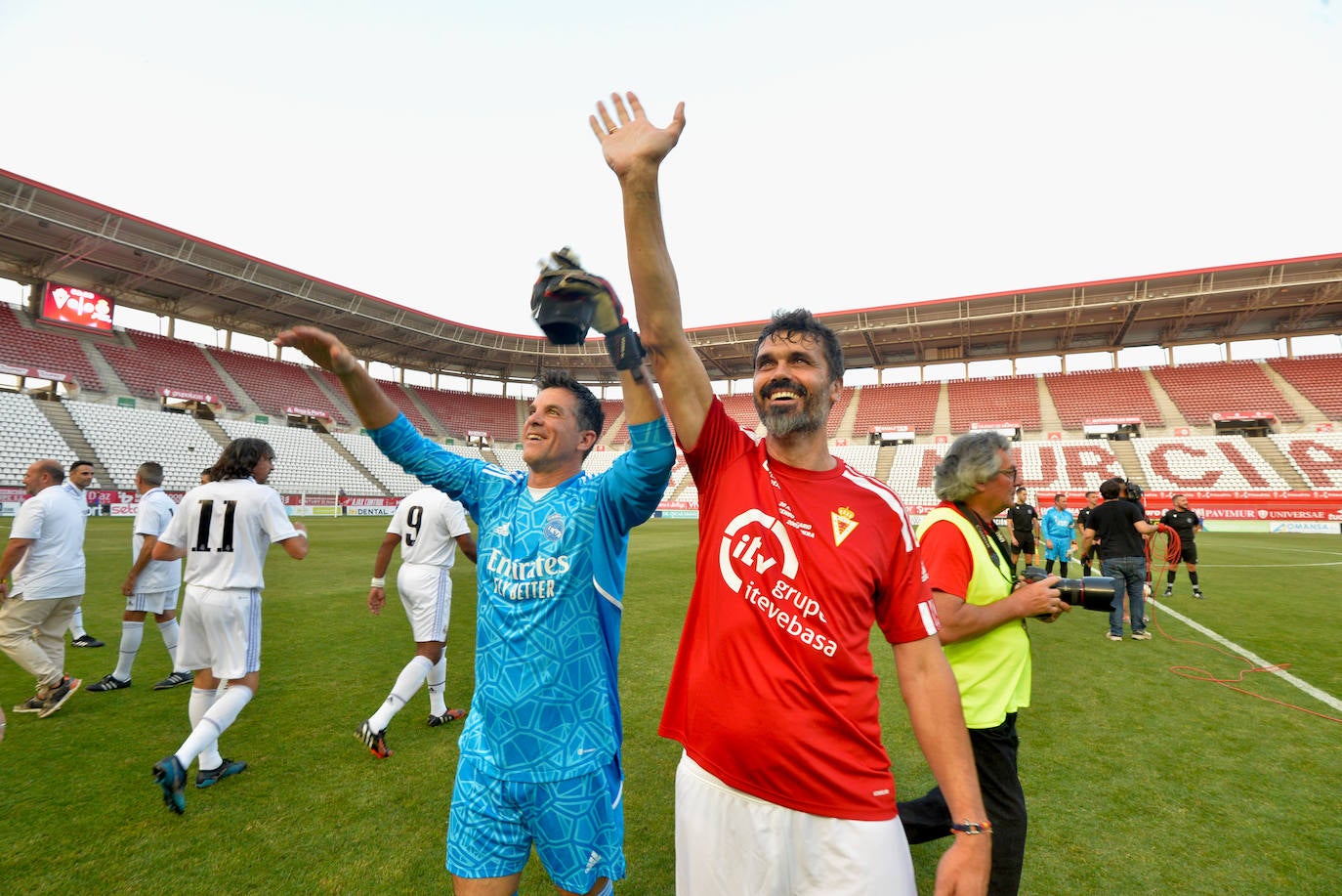 Homenaje y goles solidarios entre Real Murcia y Real Madrid