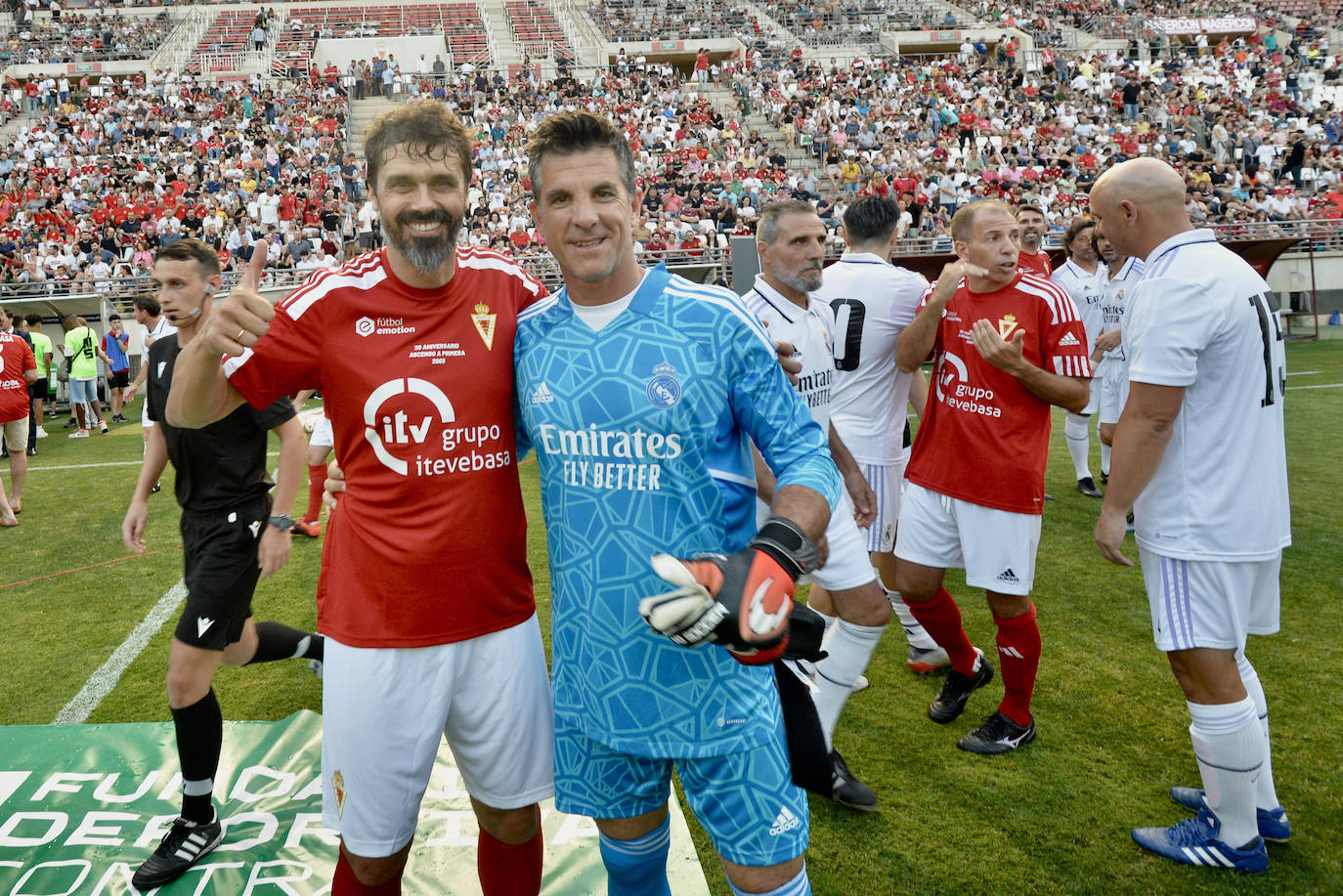 Homenaje y goles solidarios entre Real Murcia y Real Madrid