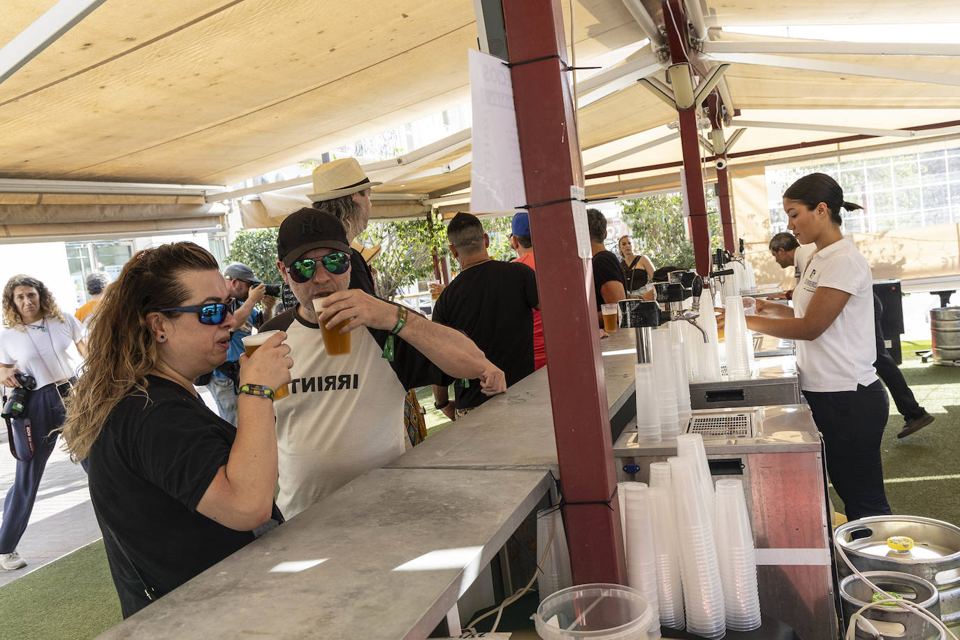 La llegada masiva para el Rock Imperium llena los hoteles y bares de Cartagena