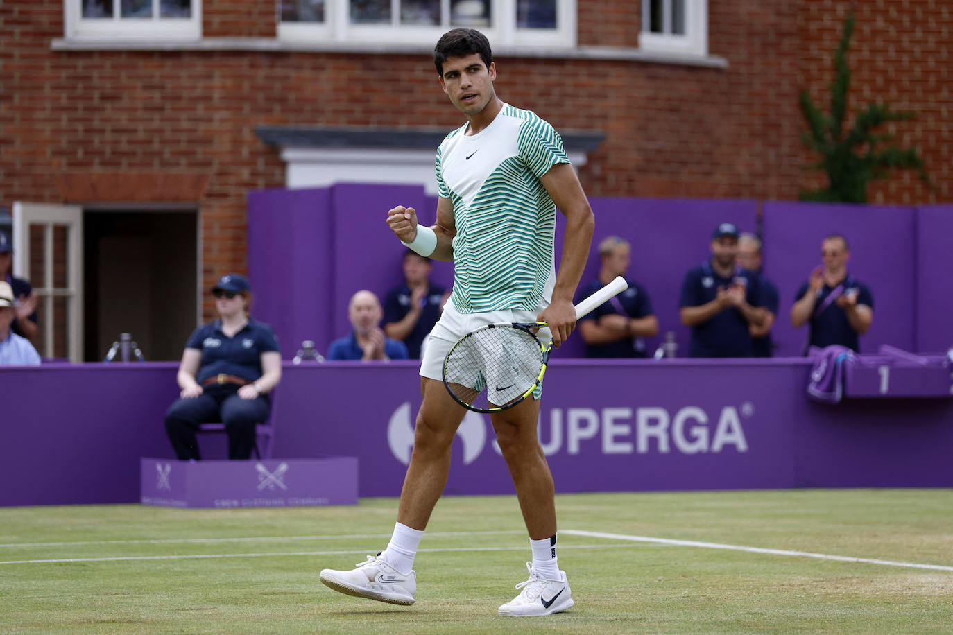 La victoria de Carlos Alcaraz ante Korda en Queen&#039;s, en imágenes