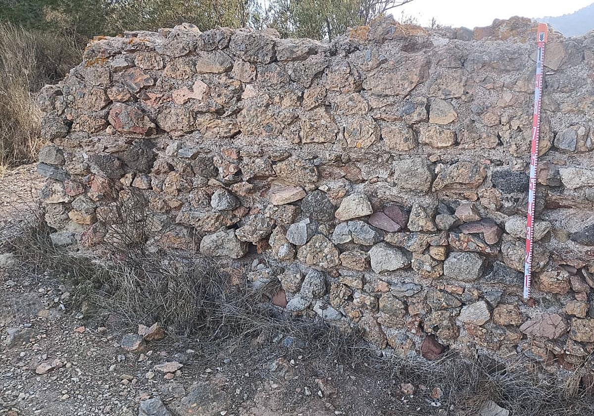 Vista de una de las construcciones que aún se conervan del castillo