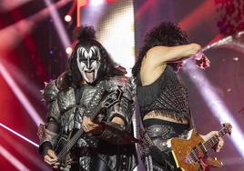 Kiss durante su actuación en el Rock Imperium de Cartagena este domingo.