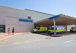 Acceso a las urgencias del hospital de Torrevieja.