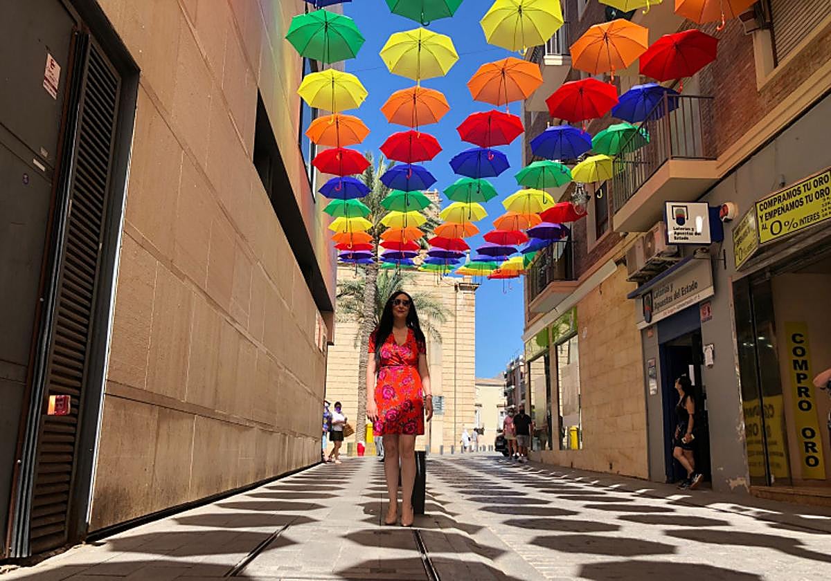 Paraguas arcoiris instalados en ediciones anteriores del Orgullo.