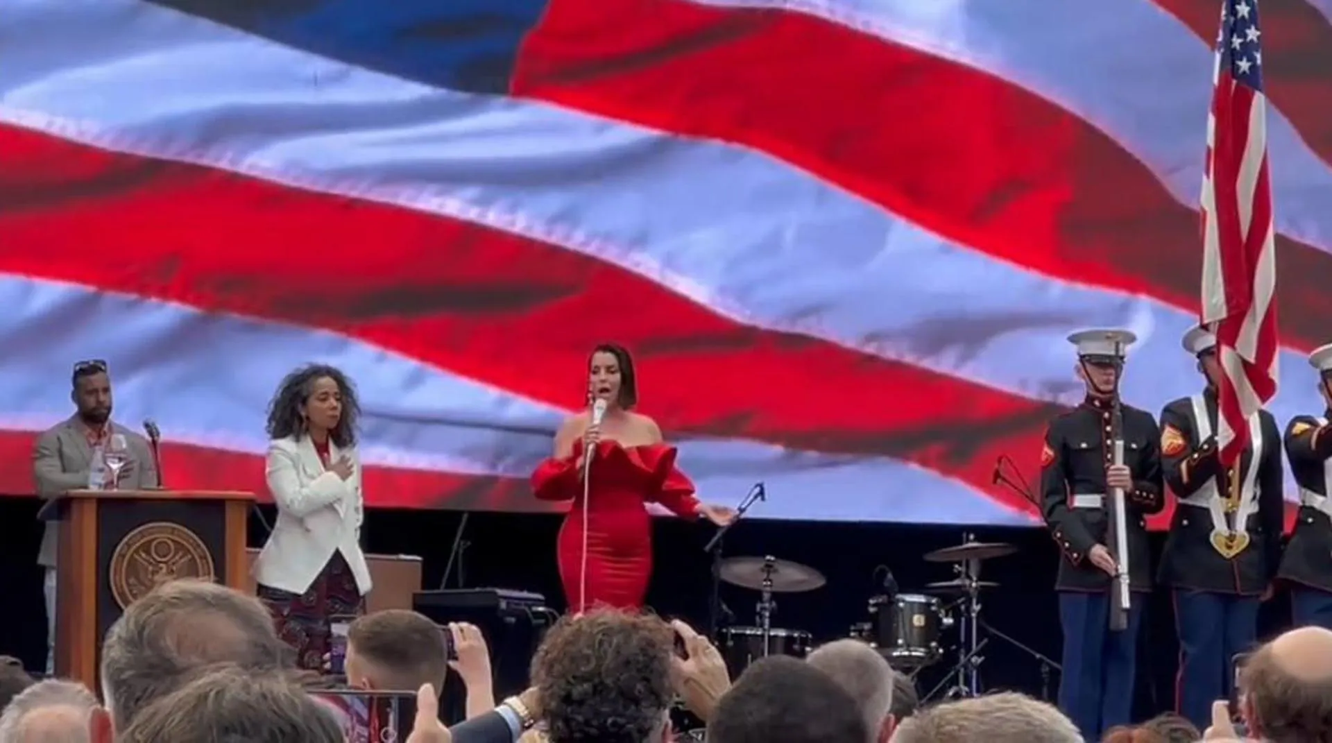 Ruth Lorenzo thrills in Las Ventas singing the American anthem at the party for the 4th of July