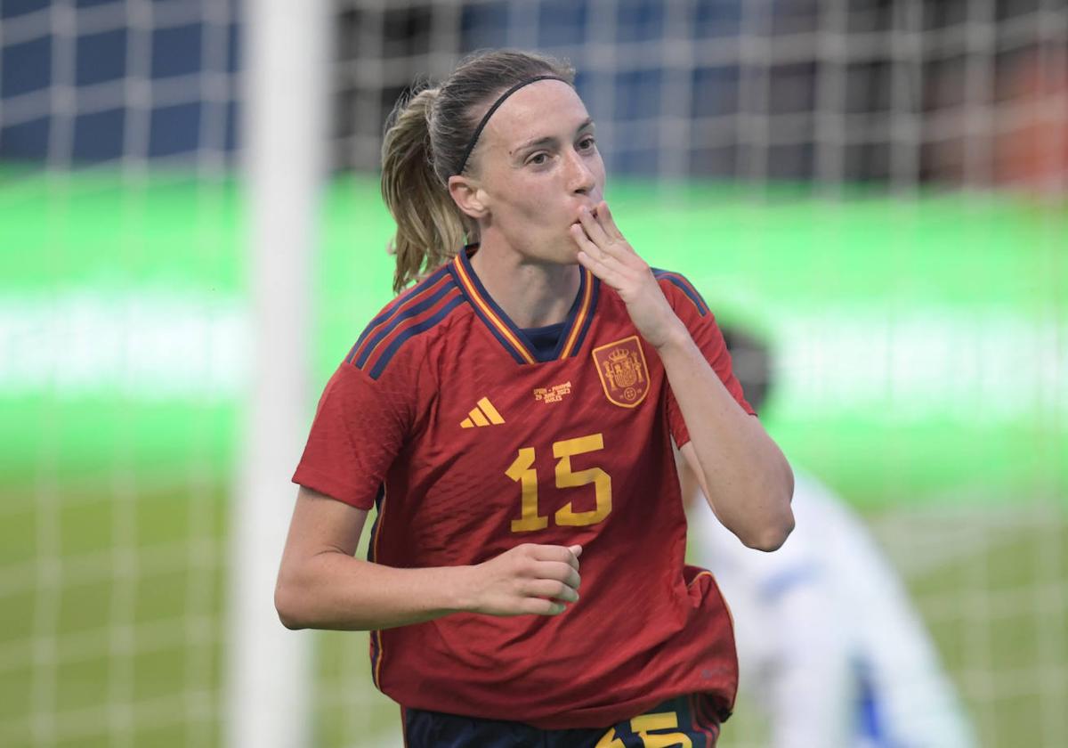 Eva Navarro celebra su gol ante Panamá, este jueves en Avilés.
