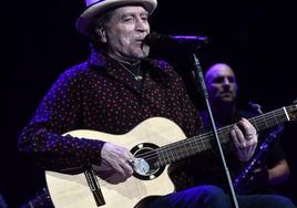 Joaquín Sabina durante su concierto en Murcia.